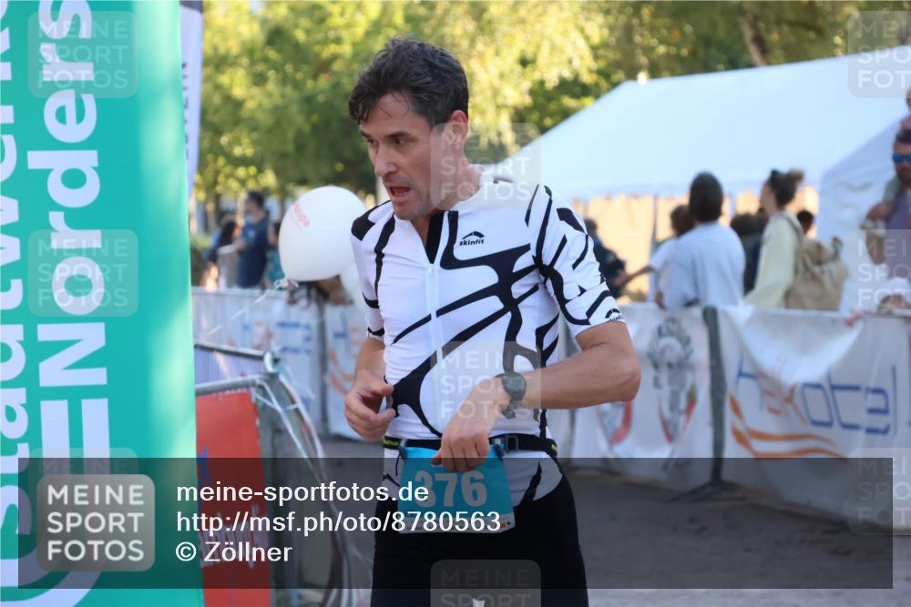 07.09.2025 - 19. Norderstedt Triathlon Zöllner http://msf.ph/oto/8780563 07.09.2025 17:35:55 Ziel 376, 934, 1454 meine-sportfotos.de