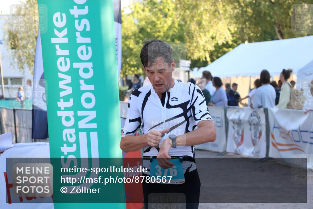 07.09.2025 - 19. Norderstedt Triathlon Zöllner http://msf.ph/oto/8780567 07.09.2025 17:35:55 Ziel 376, 934, 1454 meine-sportfotos.de