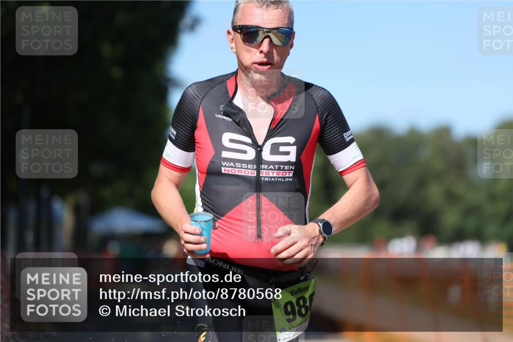 07.09.2025 - 19. Norderstedt Triathlon Michael Strokosch http://msf.ph/oto/8780568 07.09.2025 15:01:17 Laufen 979, 986 meine-sportfotos.de