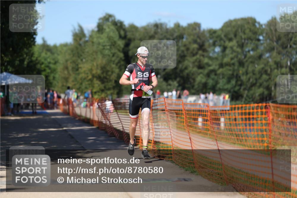 07.09.2025 - 19. Norderstedt Triathlon Michael Strokosch http://msf.ph/oto/8780580 07.09.2025 15:01:20 Laufen 979 meine-sportfotos.de