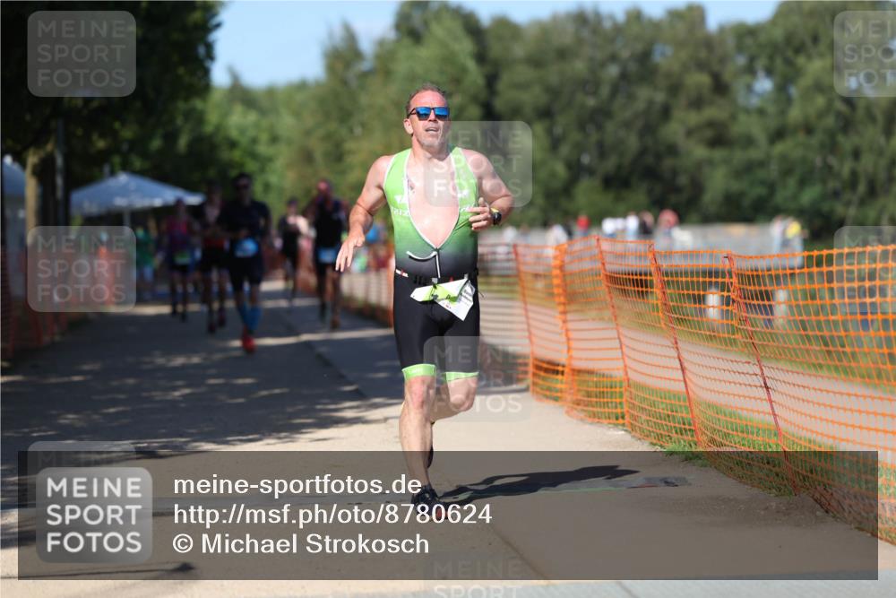 07.09.2025 - 19. Norderstedt Triathlon Michael Strokosch http://msf.ph/oto/8780624 07.09.2025 15:01:37 Laufen 369, 400, 978, 1005 meine-sportfotos.de