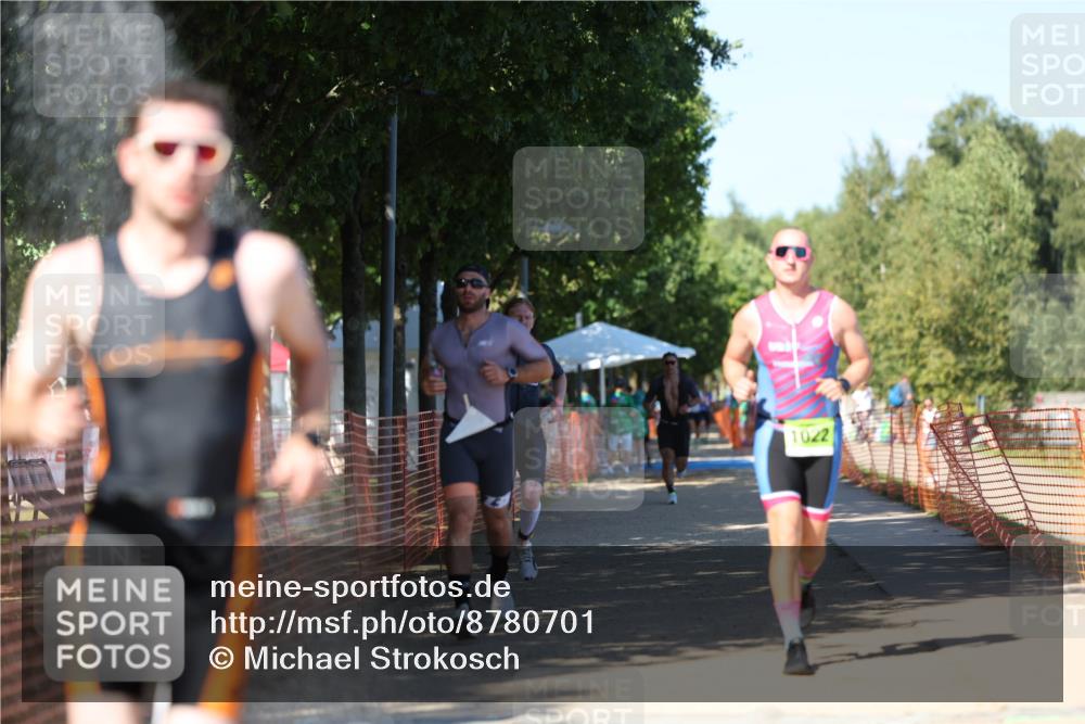 07.09.2025 - 19. Norderstedt Triathlon Michael Strokosch http://msf.ph/oto/8780701 07.09.2025 15:01:47 Laufen 369, 400, 872, 978, 1002, 1022 meine-sportfotos.de