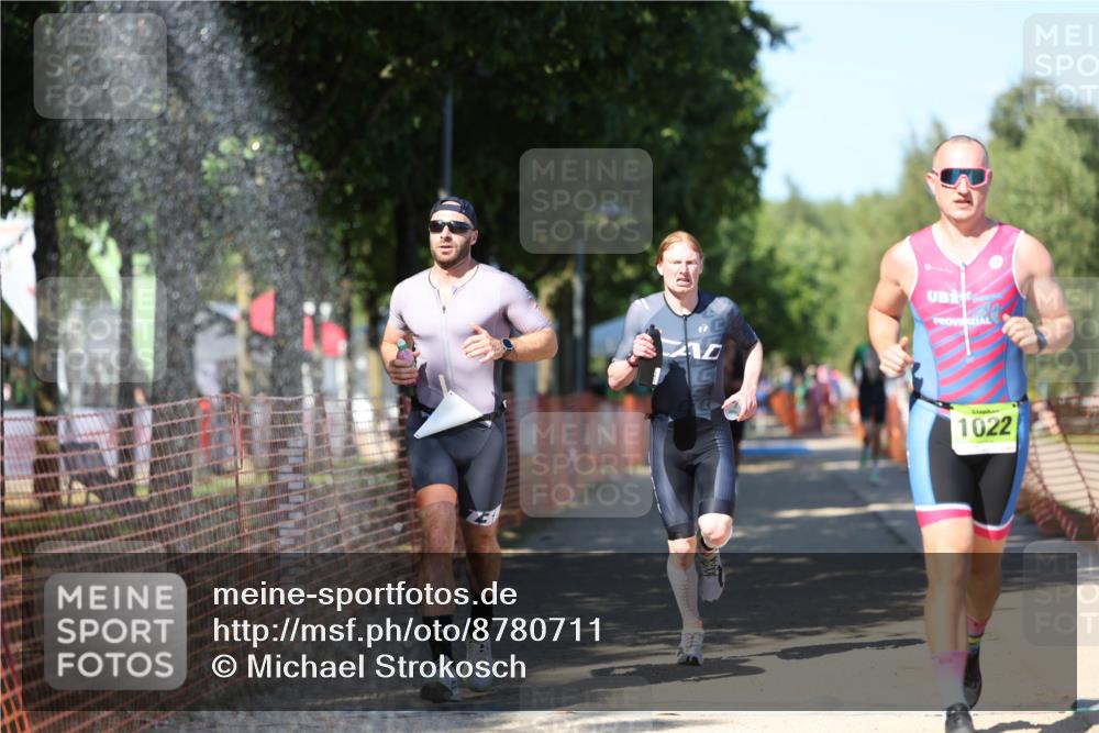 07.09.2025 - 19. Norderstedt Triathlon Michael Strokosch http://msf.ph/oto/8780711 07.09.2025 15:01:48 Laufen 400, 872, 978, 1002, 1022 meine-sportfotos.de