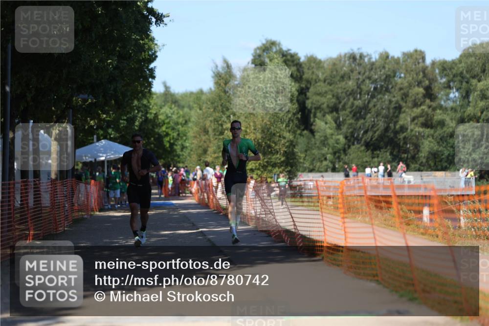 07.09.2025 - 19. Norderstedt Triathlon Michael Strokosch http://msf.ph/oto/8780742 07.09.2025 15:01:53 Laufen 872, 911, 1014 meine-sportfotos.de