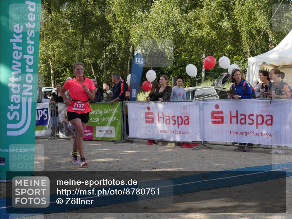 07.09.2025 - 19. Norderstedt Triathlon Zöllner http://msf.ph/oto/8780751 07.09.2025 10:55:12 Ziel 678, 1137, 1143 meine-sportfotos.de