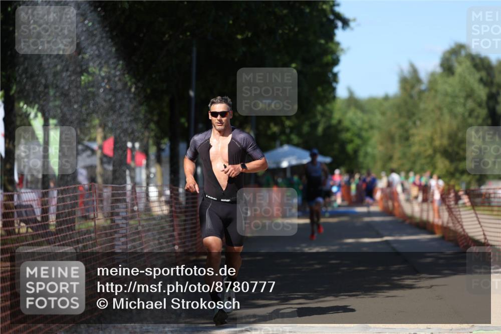 07.09.2025 - 19. Norderstedt Triathlon Michael Strokosch http://msf.ph/oto/8780777 07.09.2025 15:01:57 Laufen 911, 988, 1014 meine-sportfotos.de