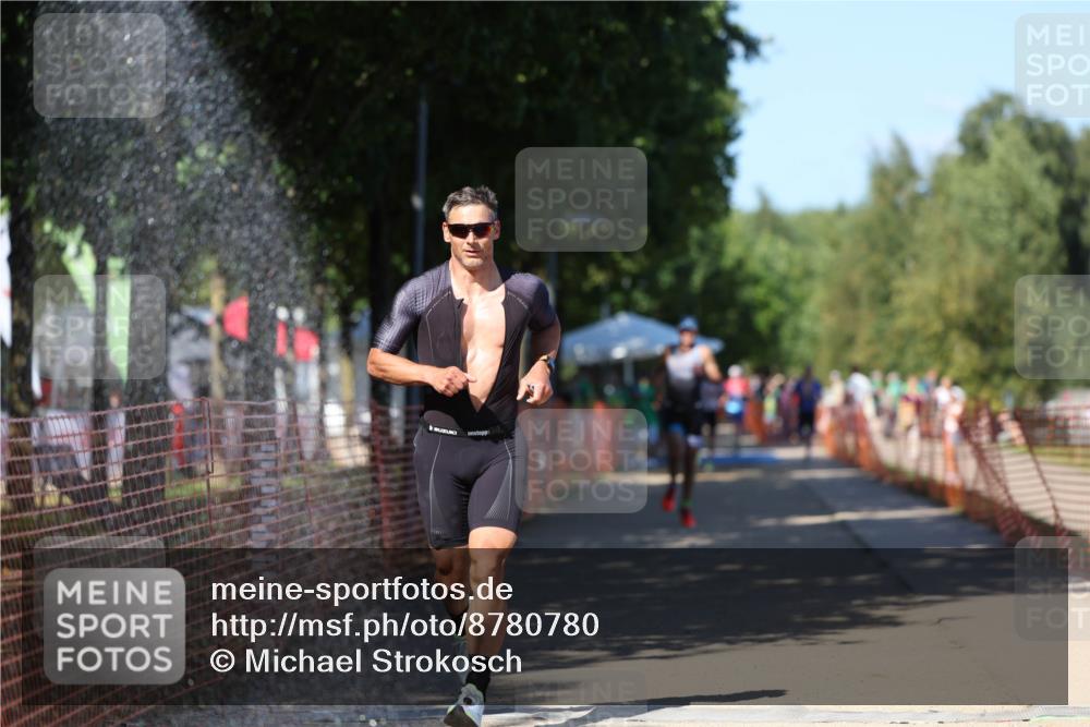 07.09.2025 - 19. Norderstedt Triathlon Michael Strokosch http://msf.ph/oto/8780780 07.09.2025 15:01:57 Laufen 911, 988, 1014 meine-sportfotos.de