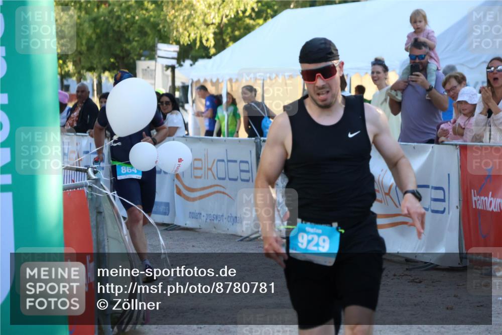 07.09.2025 - 19. Norderstedt Triathlon Zöllner http://msf.ph/oto/8780781 07.09.2025 17:37:08 Ziel 864, 929 meine-sportfotos.de
