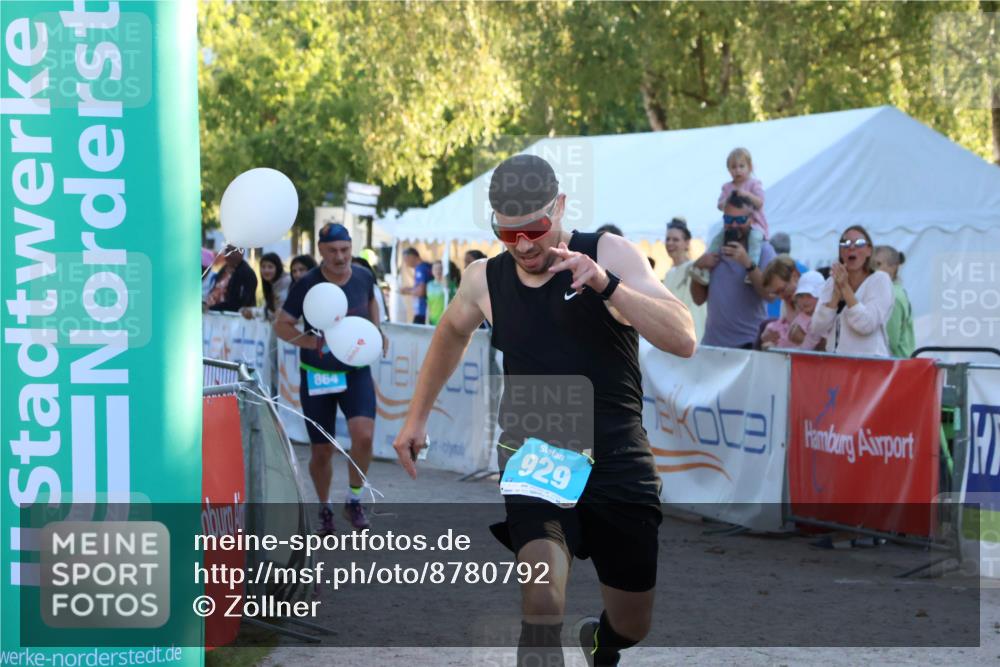 07.09.2025 - 19. Norderstedt Triathlon Zöllner http://msf.ph/oto/8780792 07.09.2025 17:37:09 Ziel 864, 929 meine-sportfotos.de
