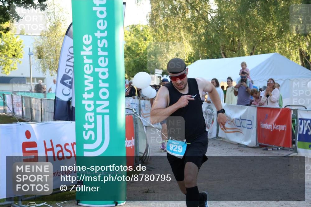 07.09.2025 - 19. Norderstedt Triathlon Zöllner http://msf.ph/oto/8780795 07.09.2025 17:37:09 Ziel 864, 929 meine-sportfotos.de