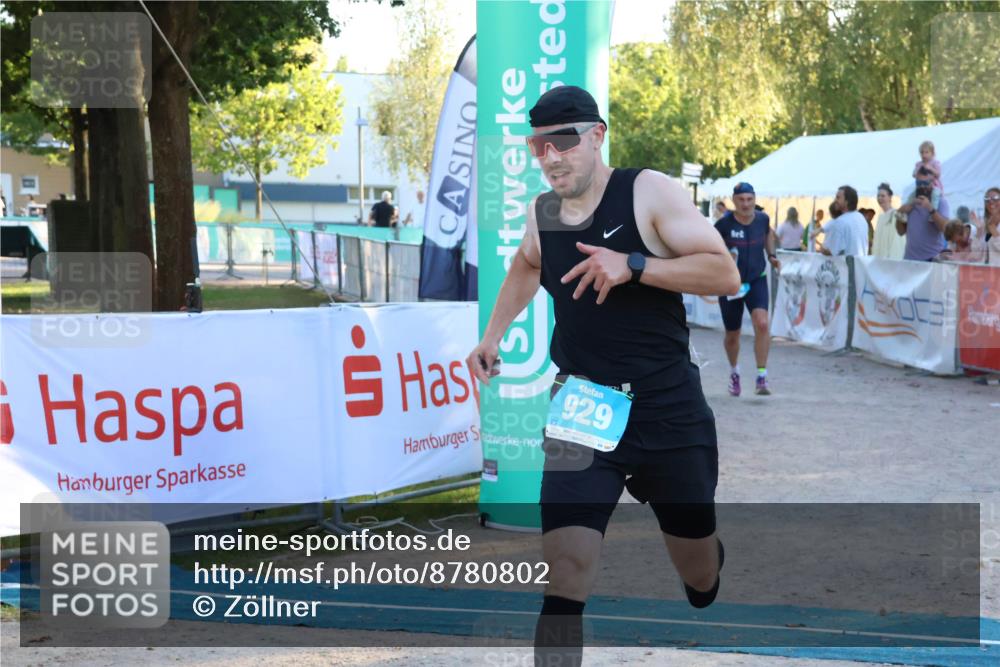 07.09.2025 - 19. Norderstedt Triathlon Zöllner http://msf.ph/oto/8780802 07.09.2025 17:37:09 Ziel 864, 929 meine-sportfotos.de