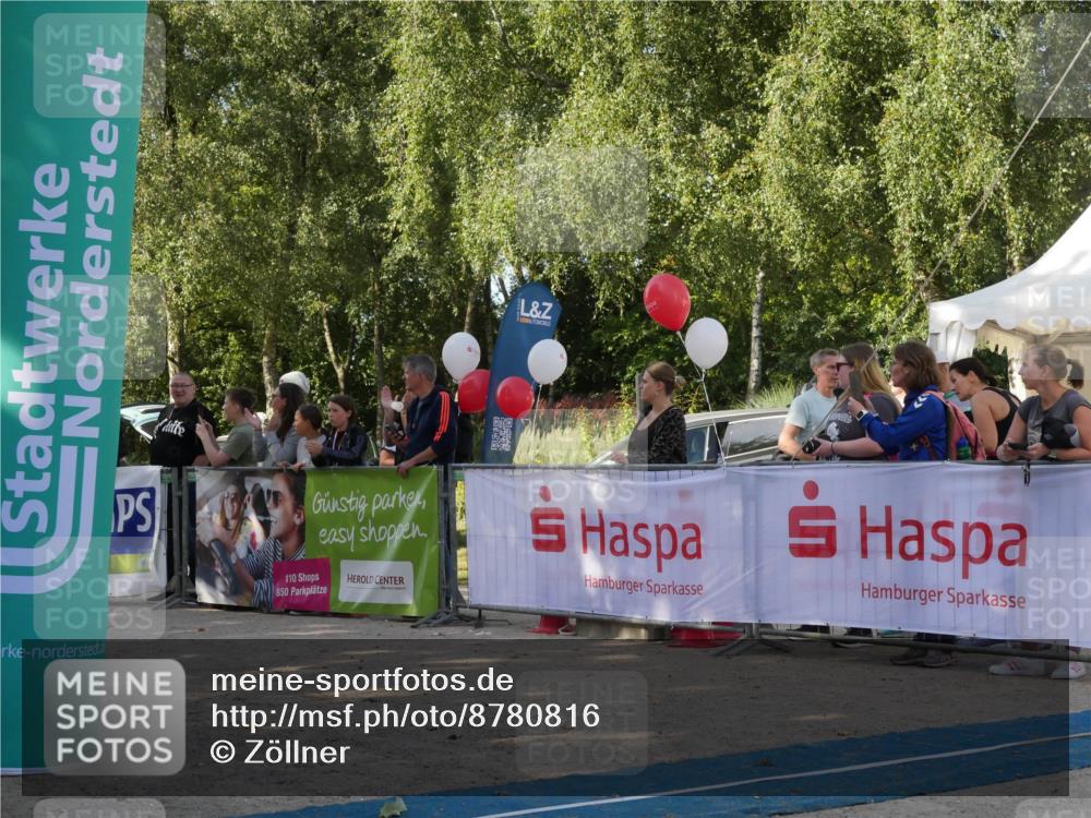 07.09.2025 - 19. Norderstedt Triathlon Zöllner http://msf.ph/oto/8780816 07.09.2025 10:55:55 Ziel 661, 680 meine-sportfotos.de