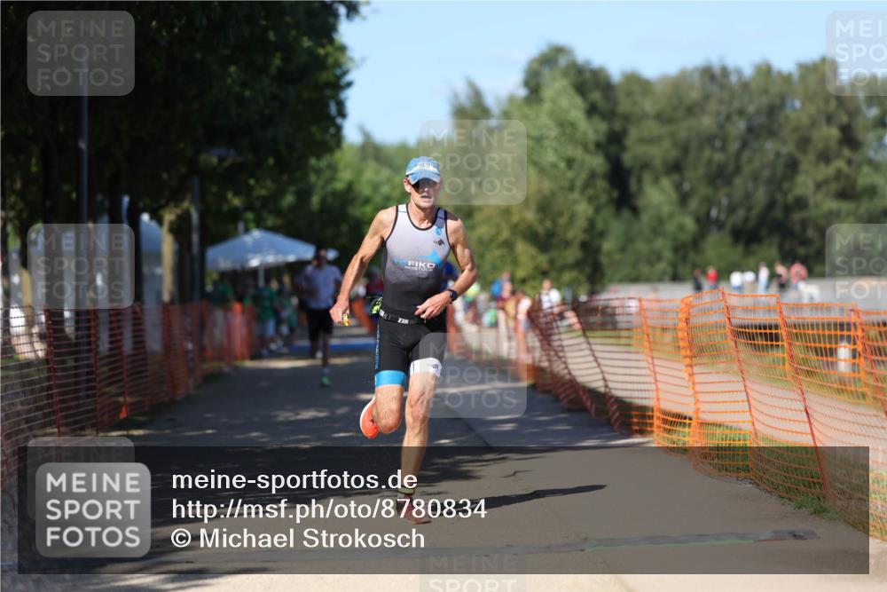 07.09.2025 - 19. Norderstedt Triathlon Michael Strokosch http://msf.ph/oto/8780834 07.09.2025 15:02:03 Laufen 988, 1041, 1421 meine-sportfotos.de