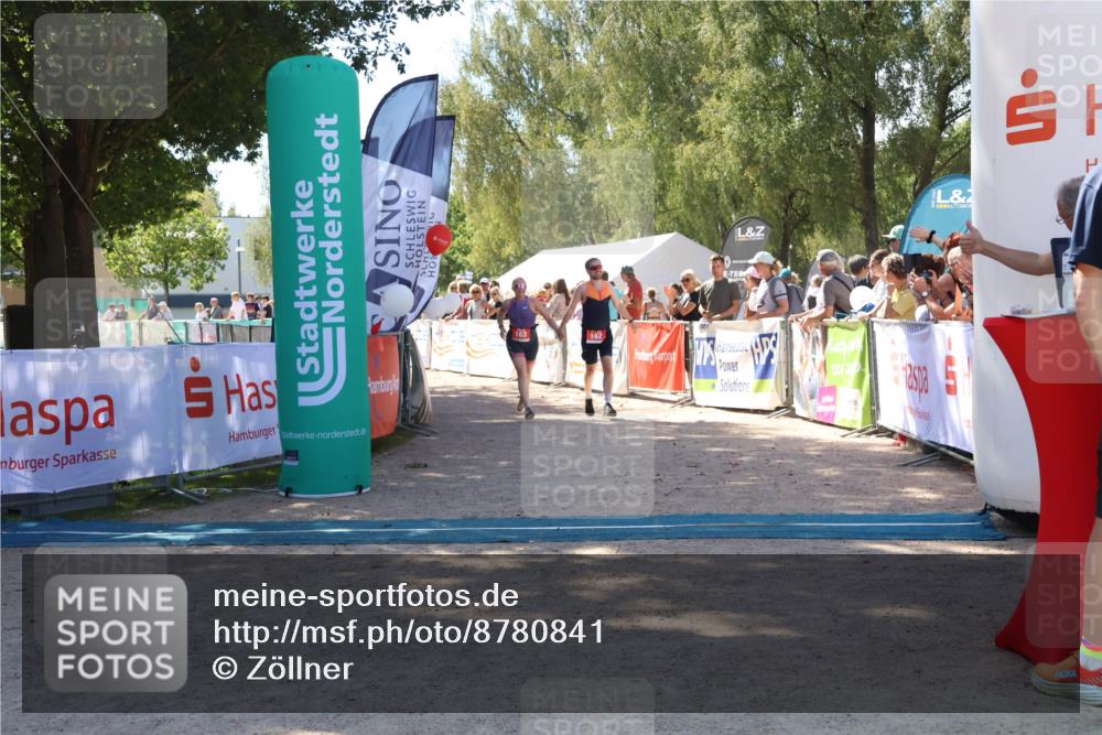07.09.2025 - 19. Norderstedt Triathlon Zöllner http://msf.ph/oto/8780841 07.09.2025 12:51:54 Ziel 162, 163 meine-sportfotos.de