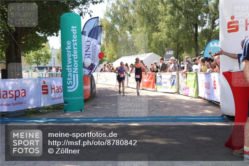 07.09.2025 - 19. Norderstedt Triathlon Zöllner http://msf.ph/oto/8780842 07.09.2025 12:51:54 Ziel 162, 163 meine-sportfotos.de