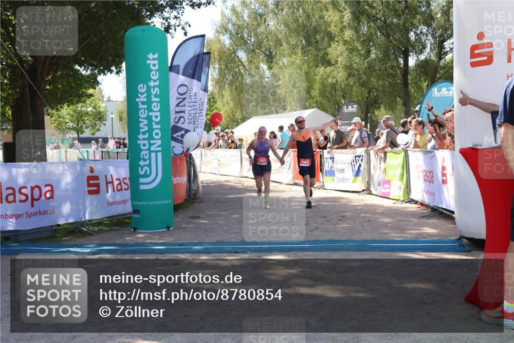 07.09.2025 - 19. Norderstedt Triathlon Zöllner http://msf.ph/oto/8780854 07.09.2025 12:51:55 Ziel 162, 163 meine-sportfotos.de