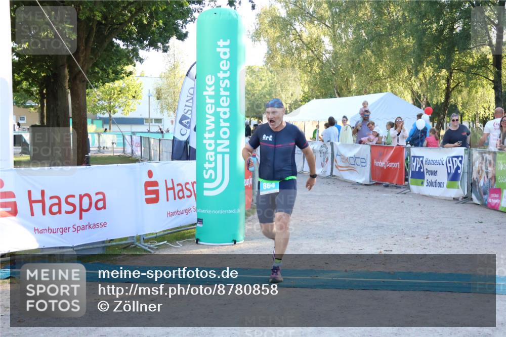 07.09.2025 - 19. Norderstedt Triathlon Zöllner http://msf.ph/oto/8780858 07.09.2025 17:37:12 Ziel 864, 929 meine-sportfotos.de