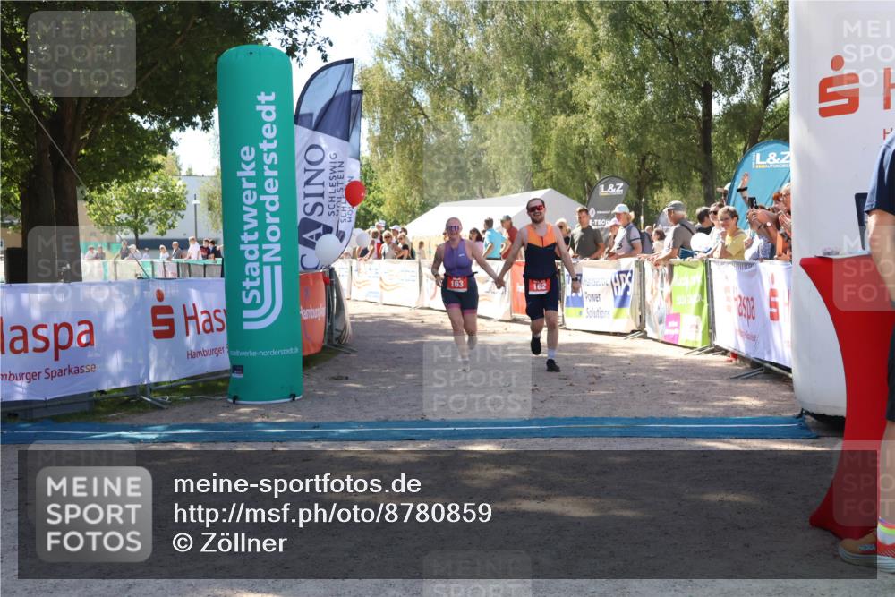 07.09.2025 - 19. Norderstedt Triathlon Zöllner http://msf.ph/oto/8780859 07.09.2025 12:51:55 Ziel 162, 163 meine-sportfotos.de