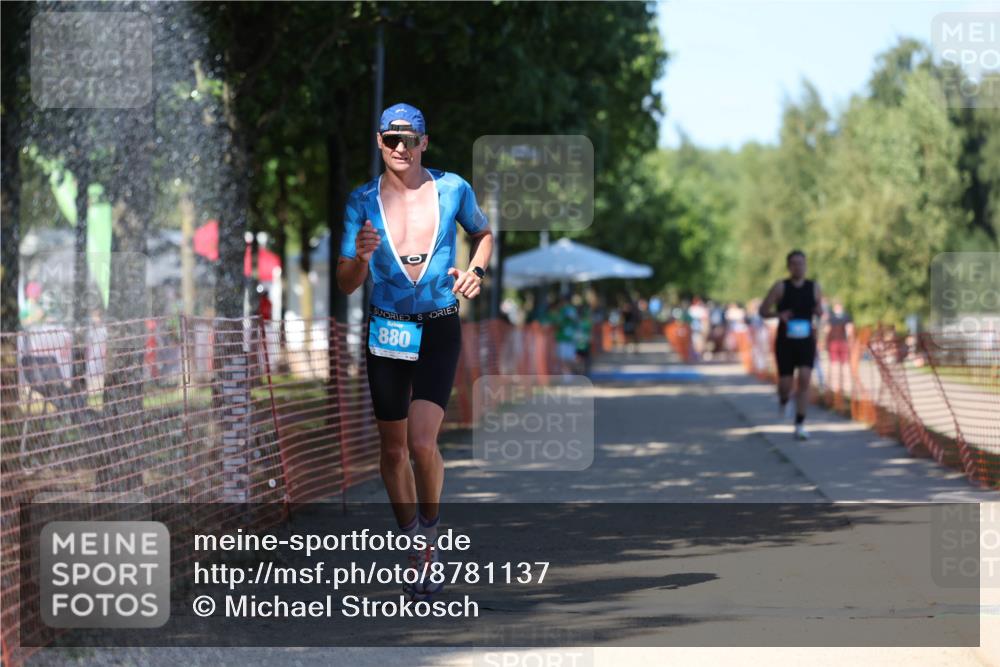 07.09.2025 - 19. Norderstedt Triathlon Michael Strokosch http://msf.ph/oto/8781137 07.09.2025 15:10:06 Laufen 363, 880, 1010, 1013 meine-sportfotos.de