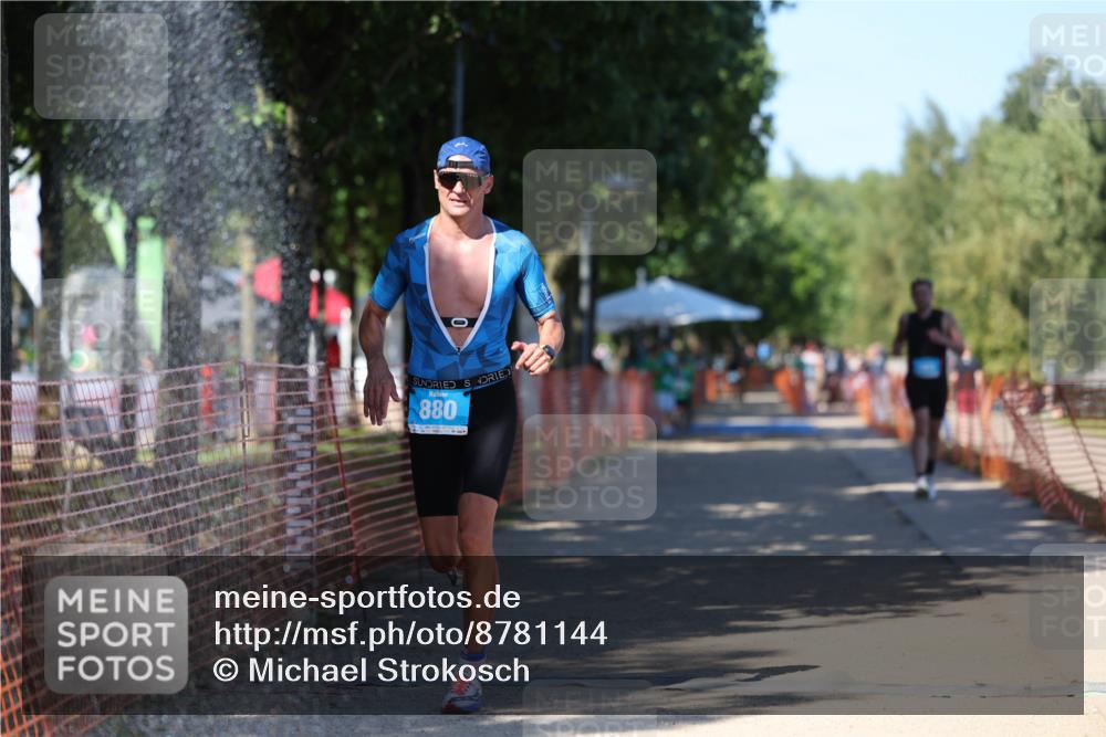 07.09.2025 - 19. Norderstedt Triathlon Michael Strokosch http://msf.ph/oto/8781144 07.09.2025 15:10:06 Laufen 363, 880, 1010, 1013 meine-sportfotos.de