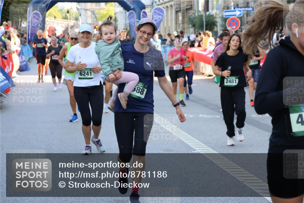 07.09.2025 - BARMER Alsterlauf Strokosch-Dieckow http://msf.ph/oto/8781186 07.09.2025 10:05:47 Ziel 2043, 2744, 3023, 3154, 3991, 4082, 4178, 4179, 4230, 4342, 4355, 4401, 4455, 4465, 4537, 4570, 4793, 4807, 5105, 5363, 5431, 5432, 5478, 5595, 5621, 5728, 5762, 5811, 6085, 6101, 6129, 6221, 6231, 8023, 8064, 8121, 8184, 8185, 8332, 8333, 8466 meine-sportfotos.de