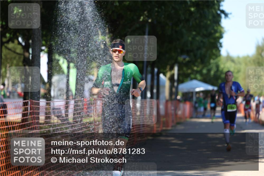 07.09.2025 - 19. Norderstedt Triathlon Michael Strokosch http://msf.ph/oto/8781283 07.09.2025 15:11:13 Laufen 1012, 1016 meine-sportfotos.de