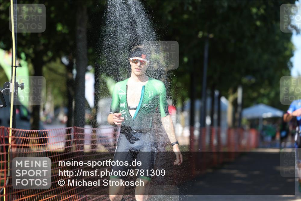 07.09.2025 - 19. Norderstedt Triathlon Michael Strokosch http://msf.ph/oto/8781309 07.09.2025 15:11:14 Laufen 1012, 1016 meine-sportfotos.de