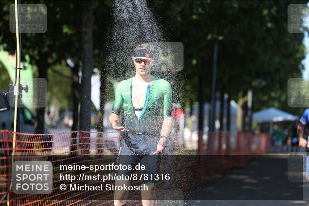 07.09.2025 - 19. Norderstedt Triathlon Michael Strokosch http://msf.ph/oto/8781316 07.09.2025 15:11:14 Laufen 1012, 1016 meine-sportfotos.de