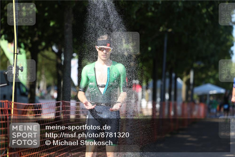 07.09.2025 - 19. Norderstedt Triathlon Michael Strokosch http://msf.ph/oto/8781320 07.09.2025 15:11:14 Laufen 1012, 1016 meine-sportfotos.de