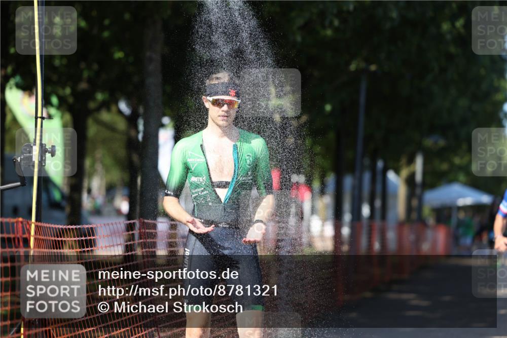 07.09.2025 - 19. Norderstedt Triathlon Michael Strokosch http://msf.ph/oto/8781321 07.09.2025 15:11:15 Laufen 985, 1012, 1016 meine-sportfotos.de