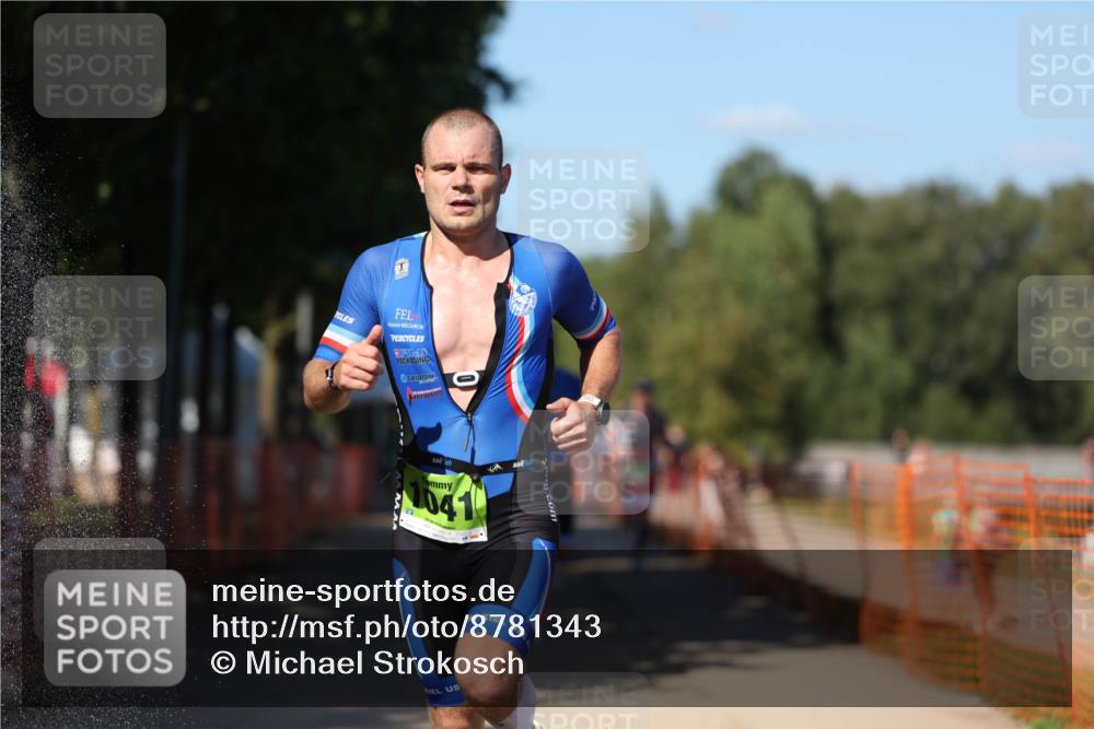 07.09.2025 - 19. Norderstedt Triathlon Michael Strokosch http://msf.ph/oto/8781343 07.09.2025 15:11:16 Laufen 985, 1012, 1016 meine-sportfotos.de