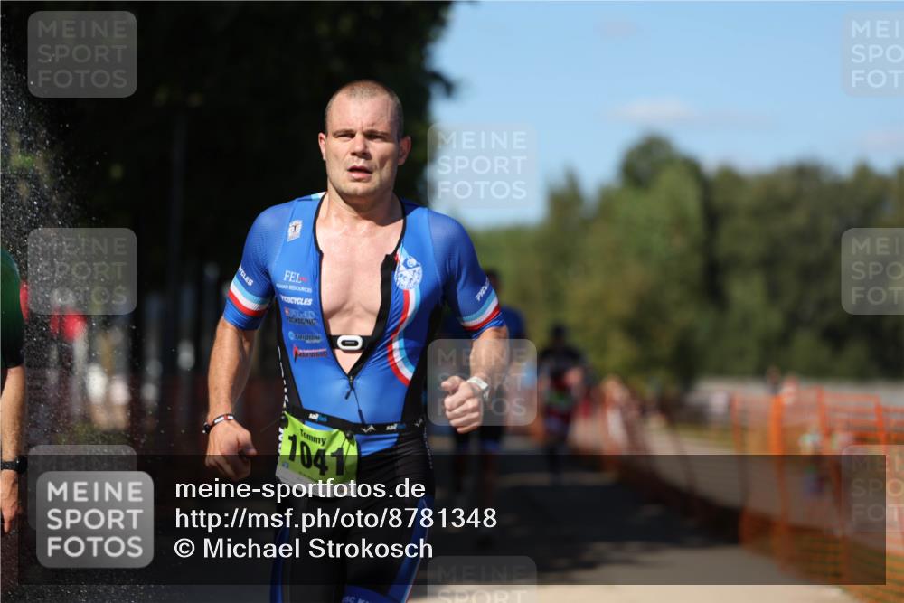 07.09.2025 - 19. Norderstedt Triathlon Michael Strokosch http://msf.ph/oto/8781348 07.09.2025 15:11:16 Laufen 985, 1012, 1016 meine-sportfotos.de
