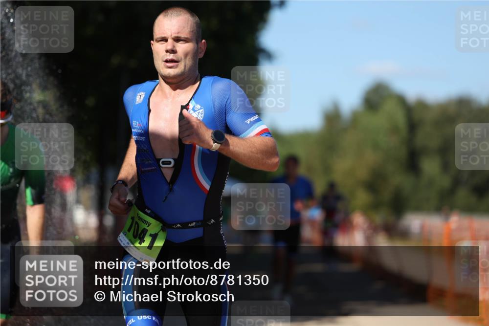 07.09.2025 - 19. Norderstedt Triathlon Michael Strokosch http://msf.ph/oto/8781350 07.09.2025 15:11:17 Laufen 979, 985, 1012, 1016 meine-sportfotos.de