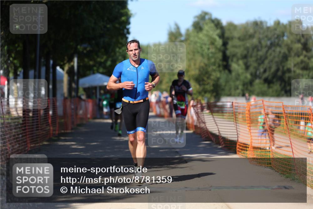 07.09.2025 - 19. Norderstedt Triathlon Michael Strokosch http://msf.ph/oto/8781359 07.09.2025 15:11:18 Laufen 888, 979, 985, 1012 meine-sportfotos.de
