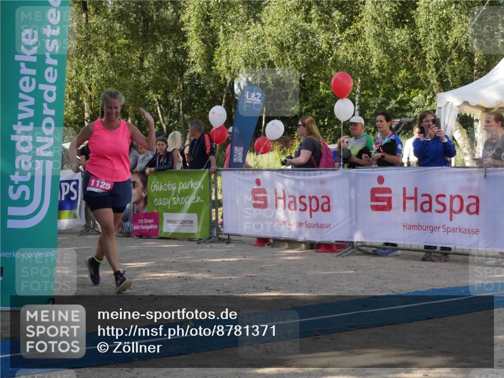 07.09.2025 - 19. Norderstedt Triathlon Zöllner http://msf.ph/oto/8781371 07.09.2025 10:57:49 Ziel 669, 1125 meine-sportfotos.de
