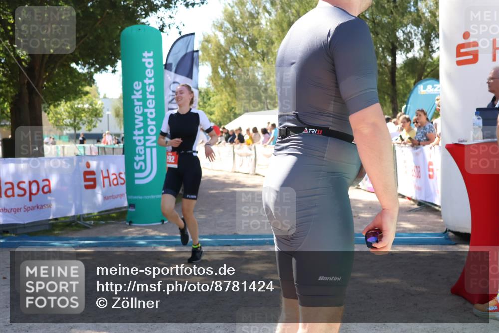 07.09.2025 - 19. Norderstedt Triathlon Zöllner http://msf.ph/oto/8781424 07.09.2025 12:55:37 Ziel 292 meine-sportfotos.de