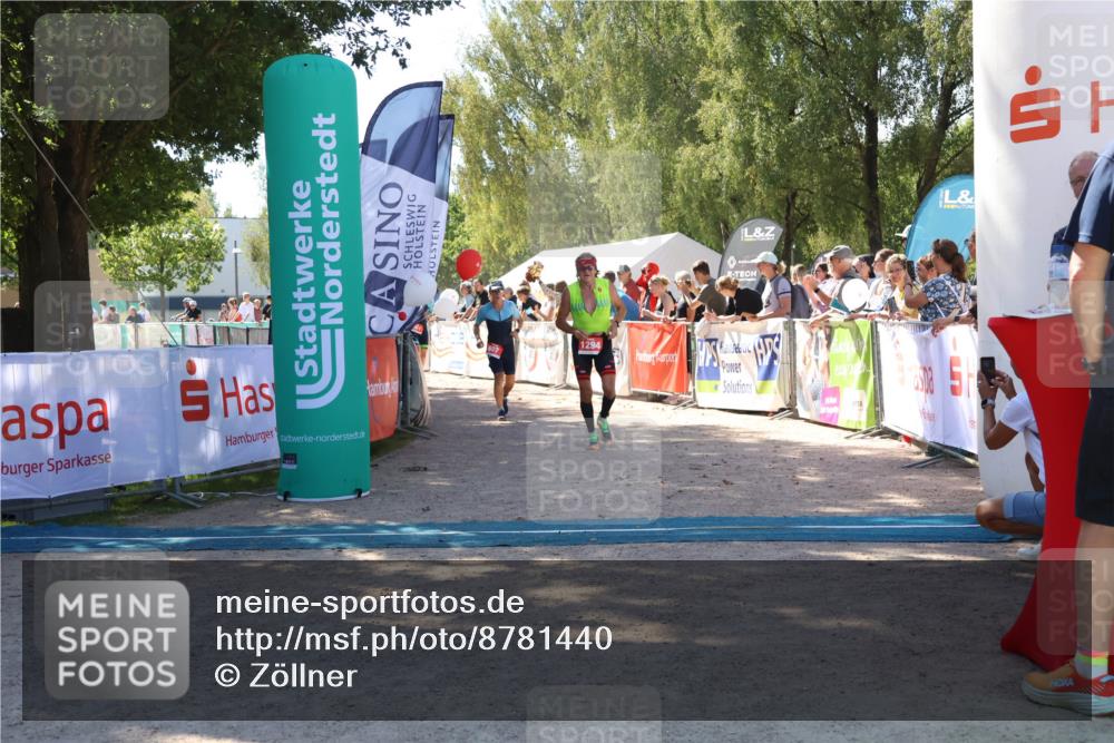 07.09.2025 - 19. Norderstedt Triathlon Zöllner http://msf.ph/oto/8781440 07.09.2025 12:56:32 Ziel 261, 807, 1249, 1294 meine-sportfotos.de