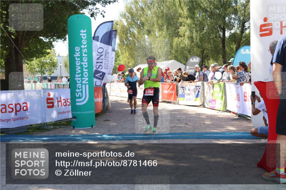 07.09.2025 - 19. Norderstedt Triathlon Zöllner http://msf.ph/oto/8781466 07.09.2025 12:56:34 Ziel 261, 807, 1249, 1294 meine-sportfotos.de