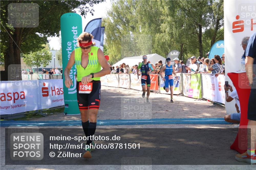 07.09.2025 - 19. Norderstedt Triathlon Zöllner http://msf.ph/oto/8781501 07.09.2025 12:56:36 Ziel 261, 807, 1249, 1294 meine-sportfotos.de