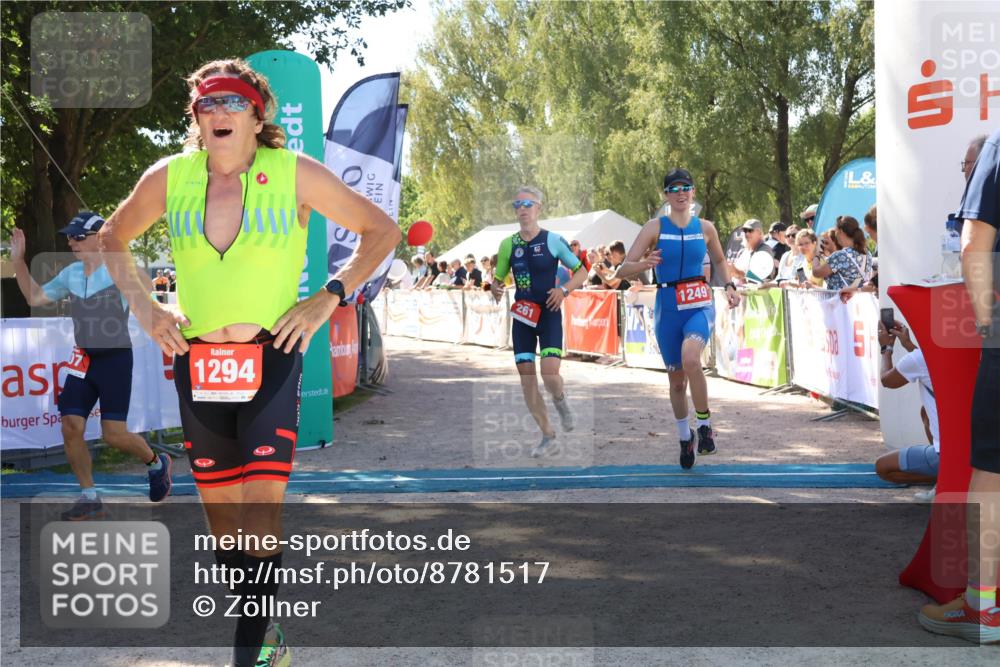 07.09.2025 - 19. Norderstedt Triathlon Zöllner http://msf.ph/oto/8781517 07.09.2025 12:56:37 Ziel 261, 807, 1249, 1294 meine-sportfotos.de