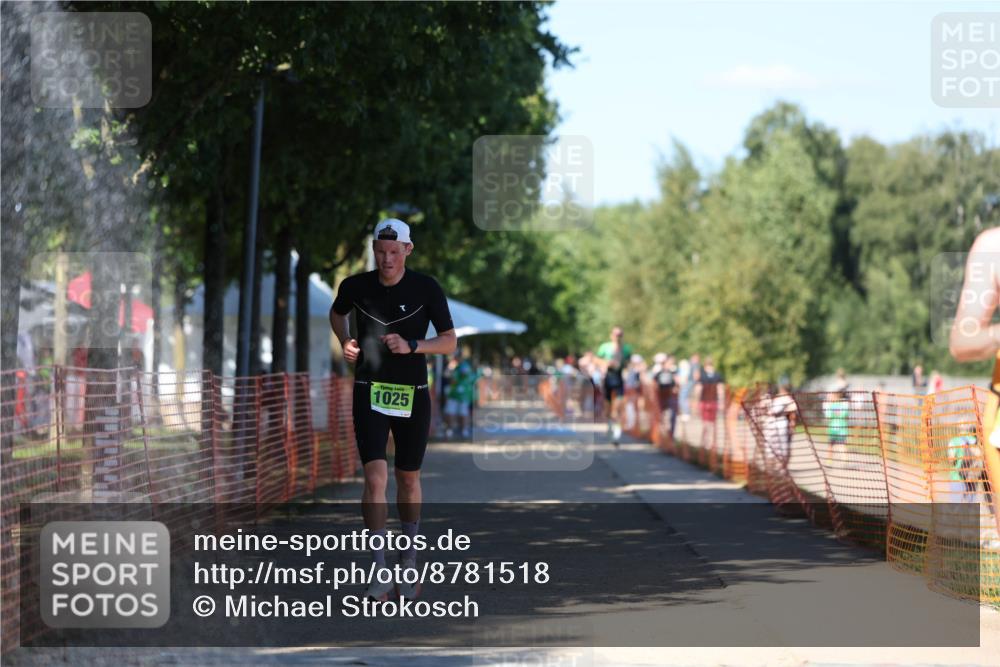 07.09.2025 - 19. Norderstedt Triathlon Michael Strokosch http://msf.ph/oto/8781518 07.09.2025 15:11:38 Laufen 999, 1025 meine-sportfotos.de