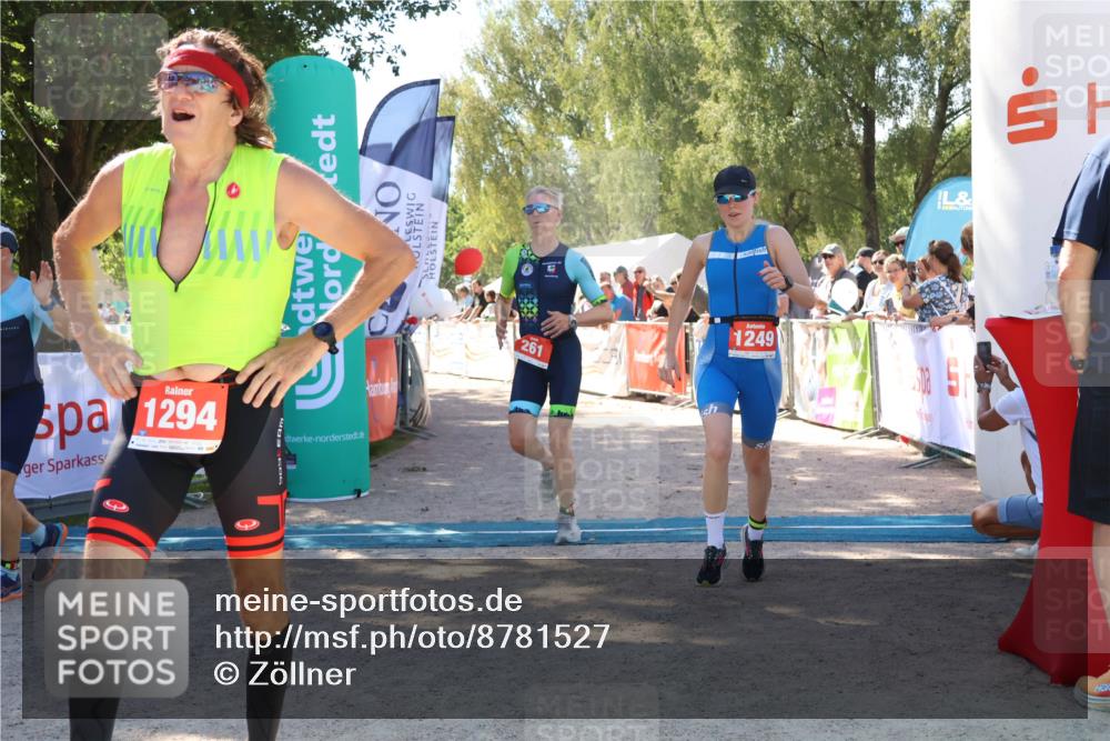 07.09.2025 - 19. Norderstedt Triathlon Zöllner http://msf.ph/oto/8781527 07.09.2025 12:56:38 Ziel 261, 807, 1249, 1294 meine-sportfotos.de