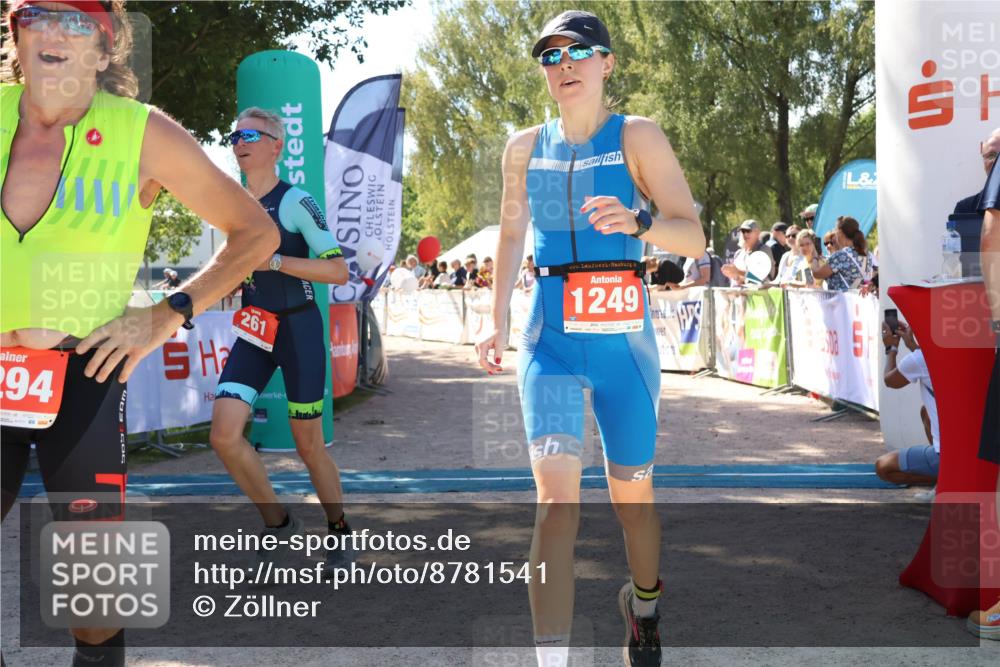 07.09.2025 - 19. Norderstedt Triathlon Zöllner http://msf.ph/oto/8781541 07.09.2025 12:56:38 Ziel 261, 807, 1249, 1294 meine-sportfotos.de