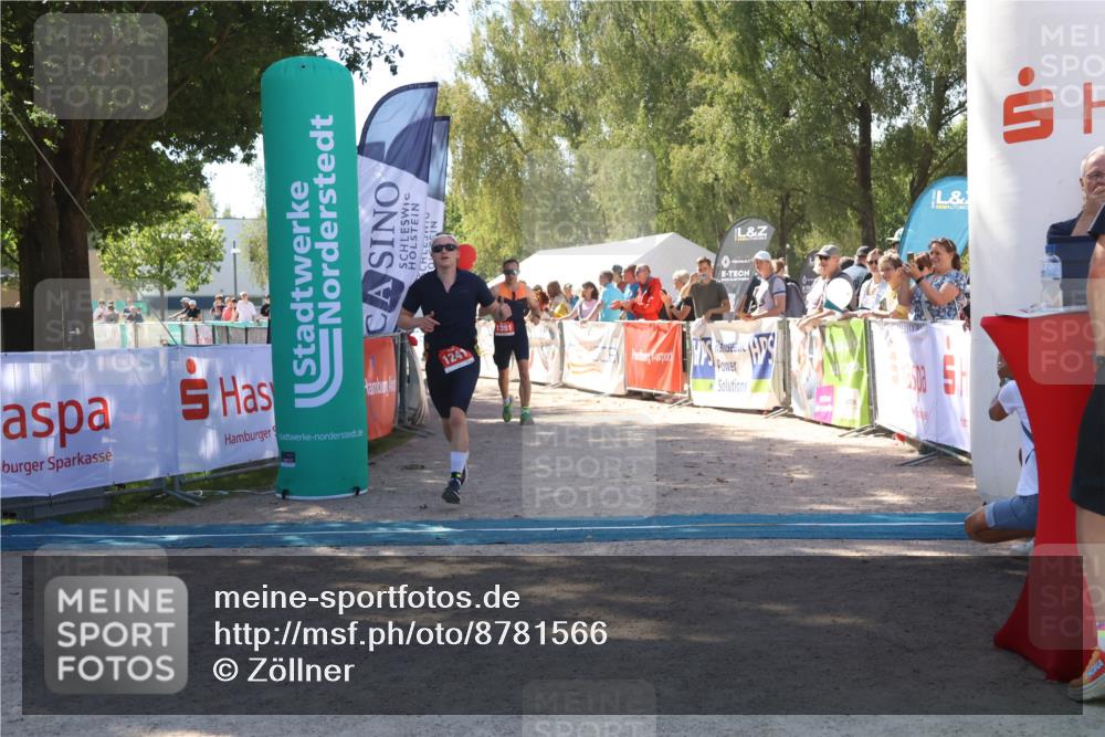 07.09.2025 - 19. Norderstedt Triathlon Zöllner http://msf.ph/oto/8781566 07.09.2025 12:56:44 Ziel 1241, 1351, 1387 meine-sportfotos.de
