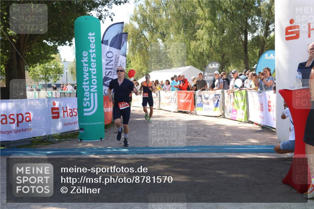 07.09.2025 - 19. Norderstedt Triathlon Zöllner http://msf.ph/oto/8781570 07.09.2025 12:56:45 Ziel 1241, 1351, 1387 meine-sportfotos.de