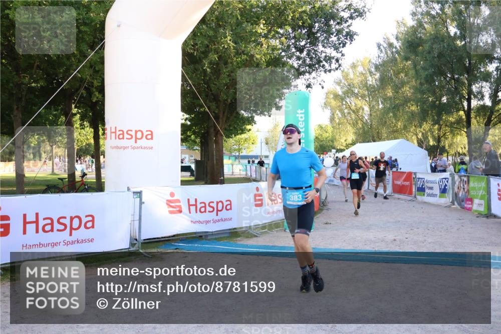 07.09.2025 - 19. Norderstedt Triathlon Zöllner http://msf.ph/oto/8781599 07.09.2025 17:43:46 Ziel 383, 429, 952 meine-sportfotos.de