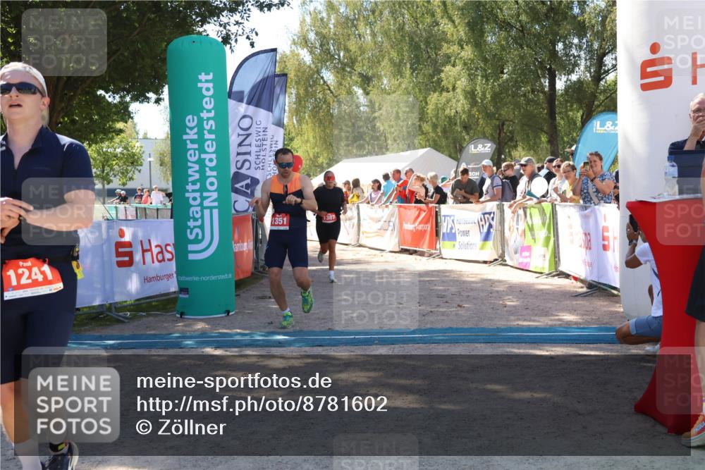 07.09.2025 - 19. Norderstedt Triathlon Zöllner http://msf.ph/oto/8781602 07.09.2025 12:56:46 Ziel 1241, 1351, 1387 meine-sportfotos.de