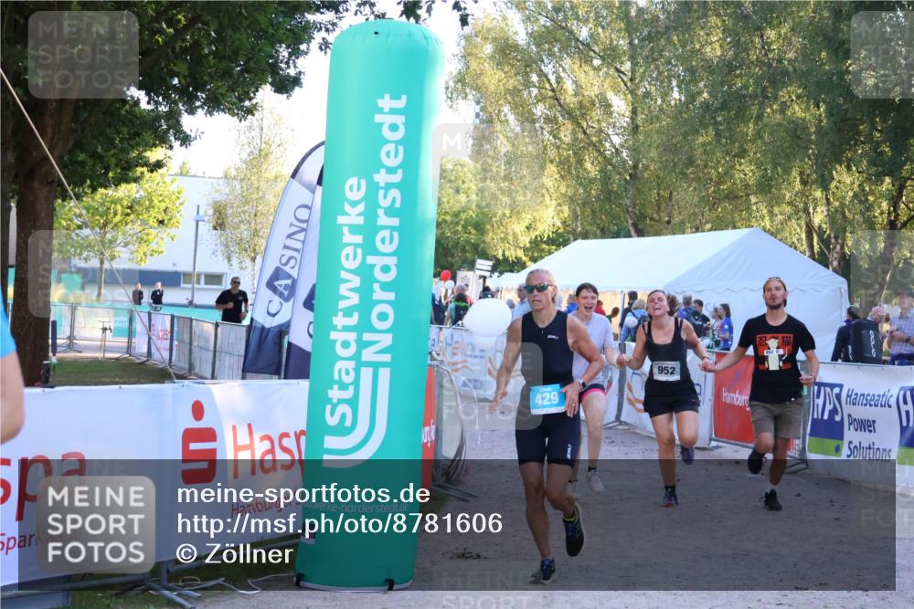 07.09.2025 - 19. Norderstedt Triathlon Zöllner http://msf.ph/oto/8781606 07.09.2025 17:43:47 Ziel 383, 429, 952 meine-sportfotos.de