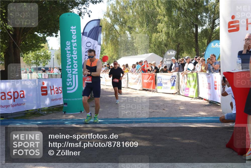 07.09.2025 - 19. Norderstedt Triathlon Zöllner http://msf.ph/oto/8781609 07.09.2025 12:56:47 Ziel 1241, 1351, 1387 meine-sportfotos.de