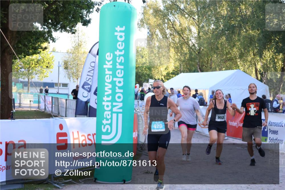07.09.2025 - 19. Norderstedt Triathlon Zöllner http://msf.ph/oto/8781613 07.09.2025 17:43:47 Ziel 383, 429, 952 meine-sportfotos.de